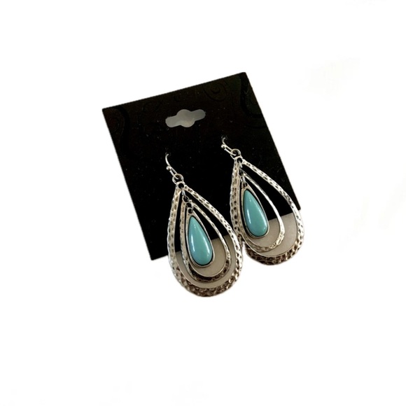 Jewelry - Turquoise Earrings ✨NWT✨